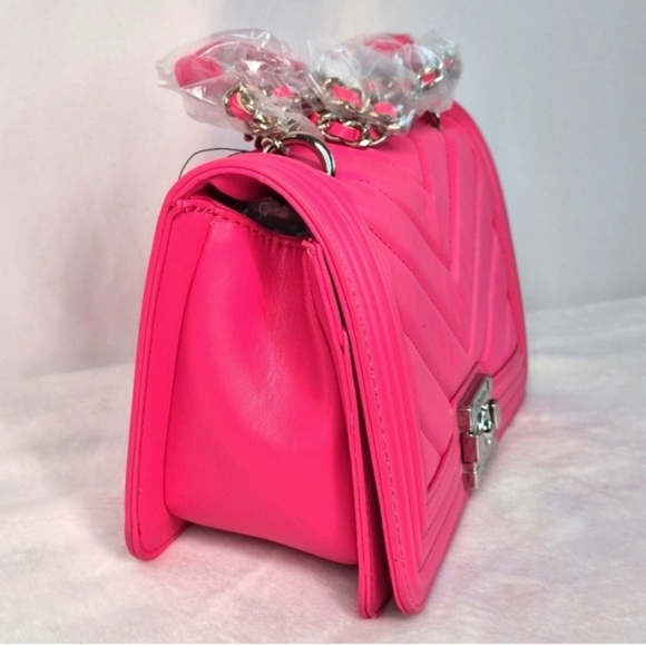 Badgley Mischka Hot Pink Chevron Crossbody Bag NWT Vegan Leather - Picture 3 of 12